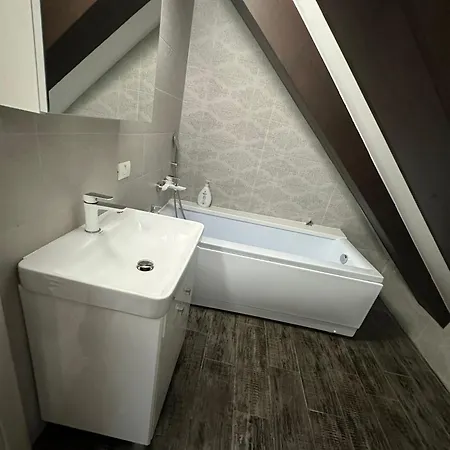 Hanul Anei - Entire فيلة براشوف